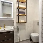 Near Outlet דירה *